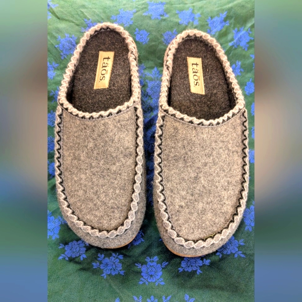 Taos Footwear Woolma Grey Wool Slip-On Clog